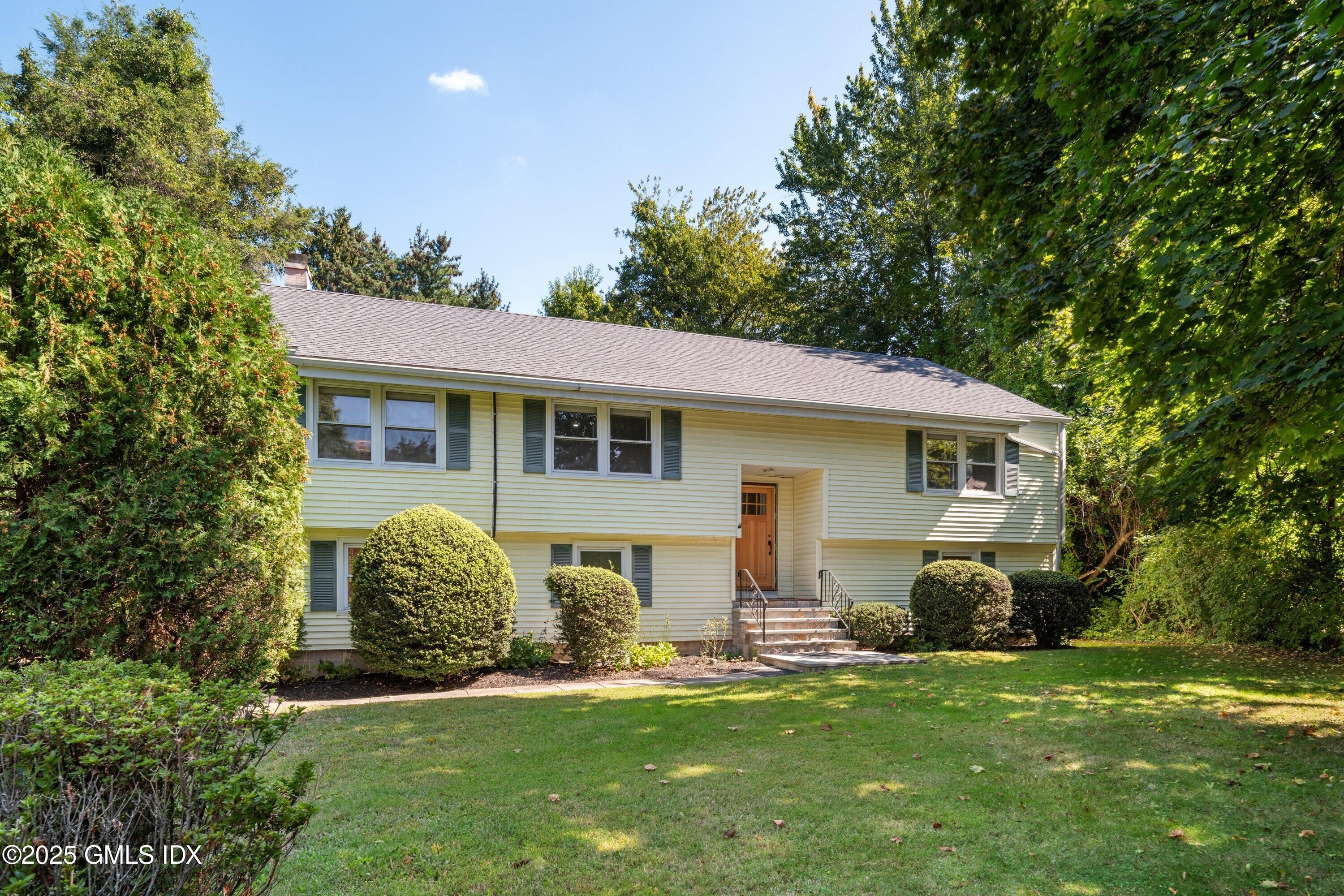 Attached, Exterior, Facade, Raised Ranch