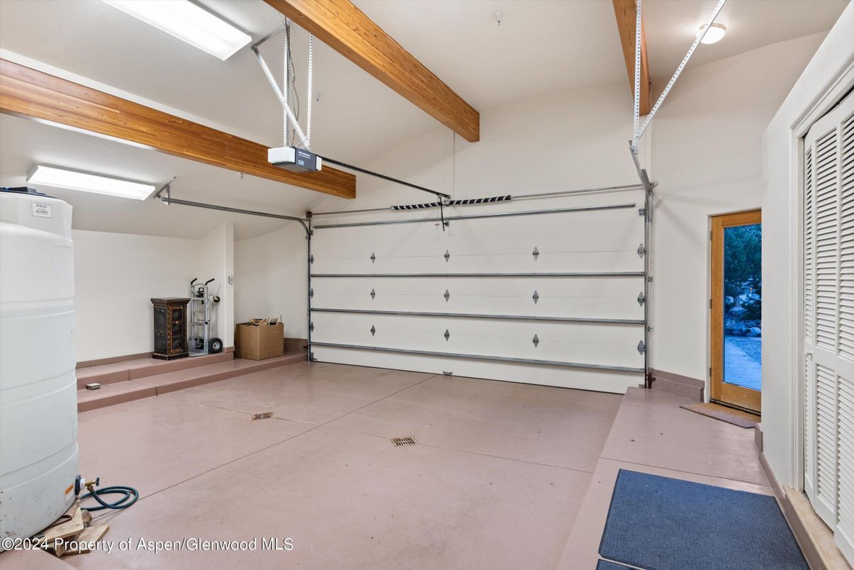 Garage, Interior, Wooden Beams