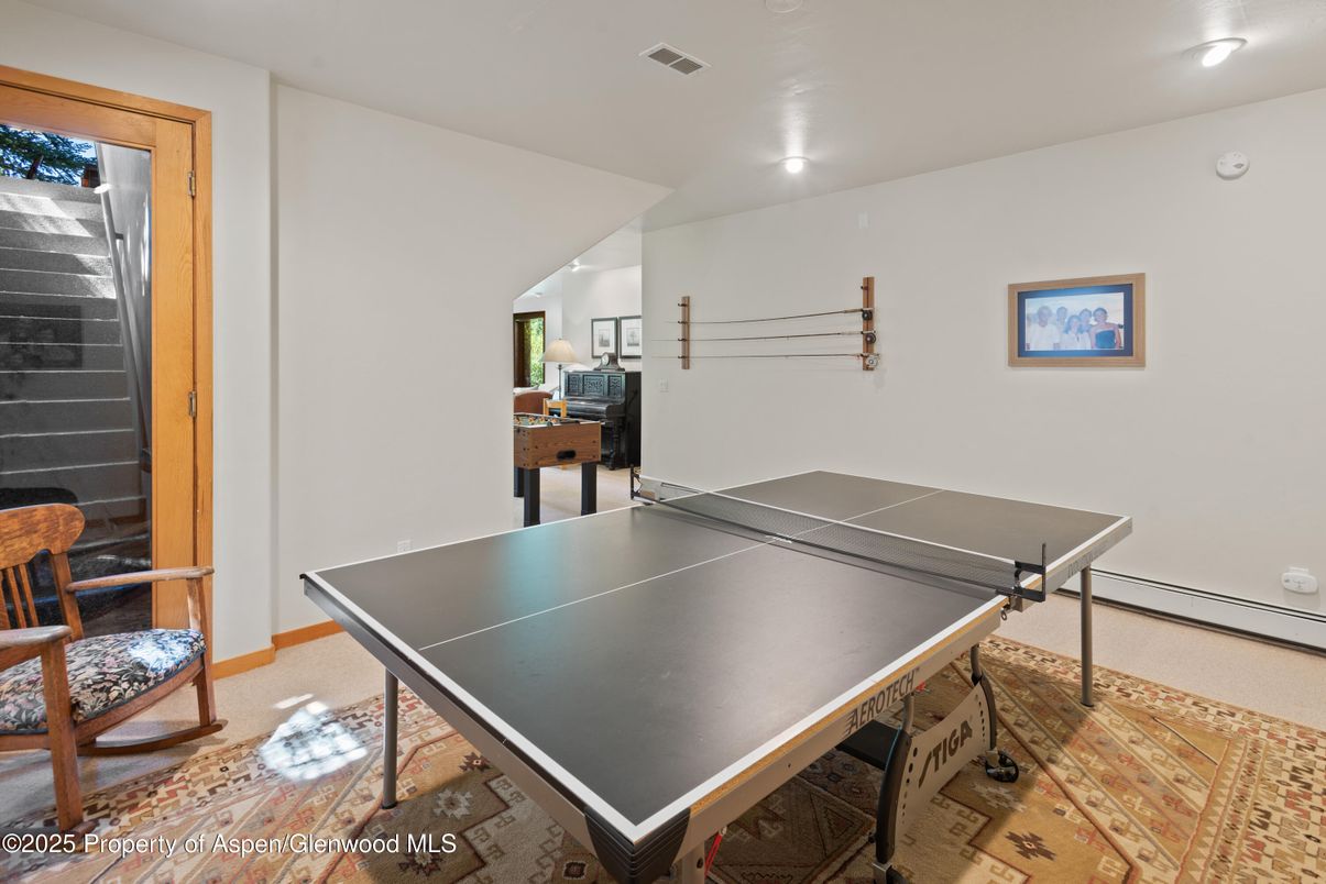 Game Room, Interior, Recessed Lighting