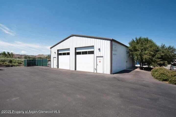 Detached Garage, Exterior