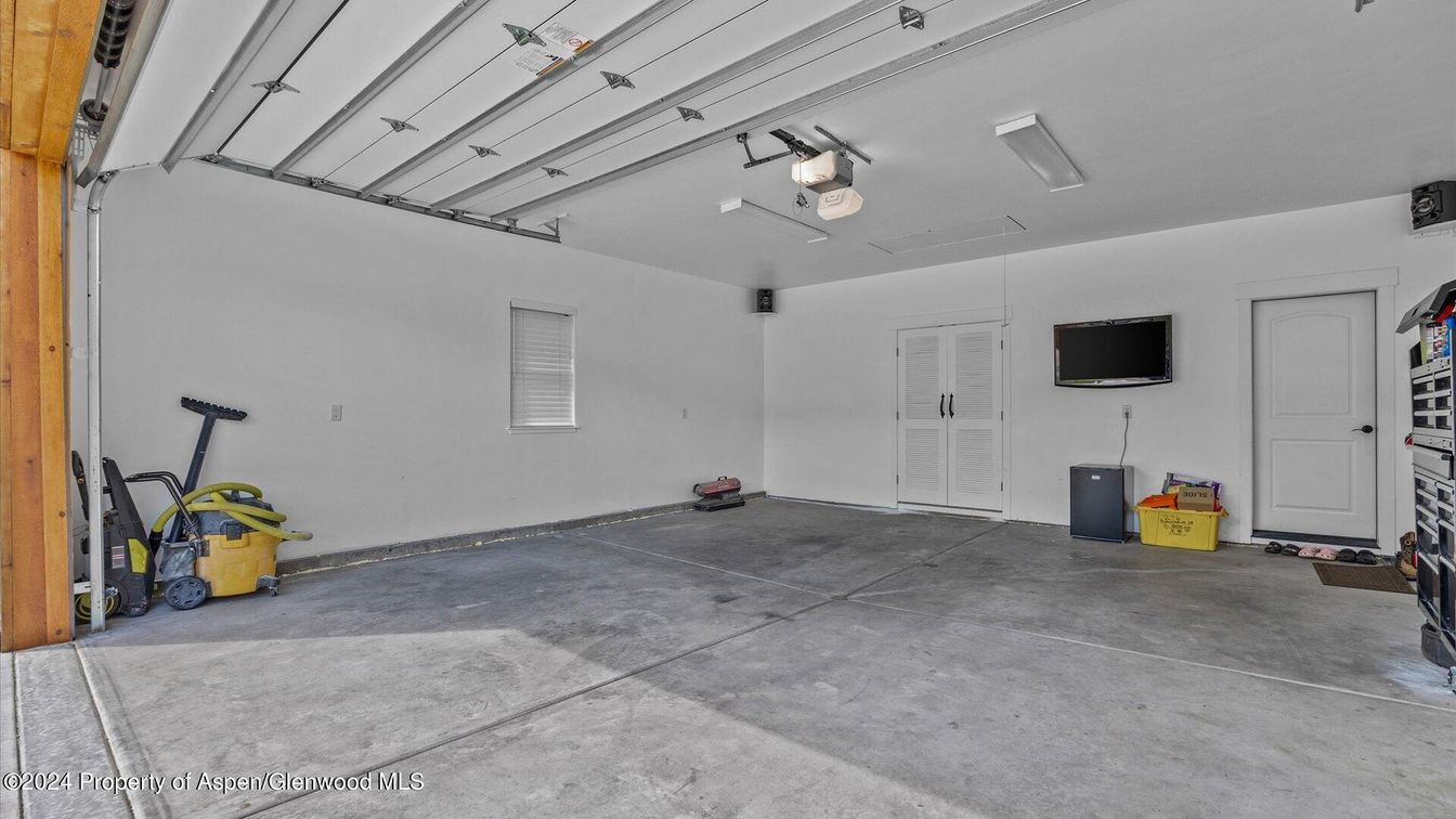 Garage, Interior