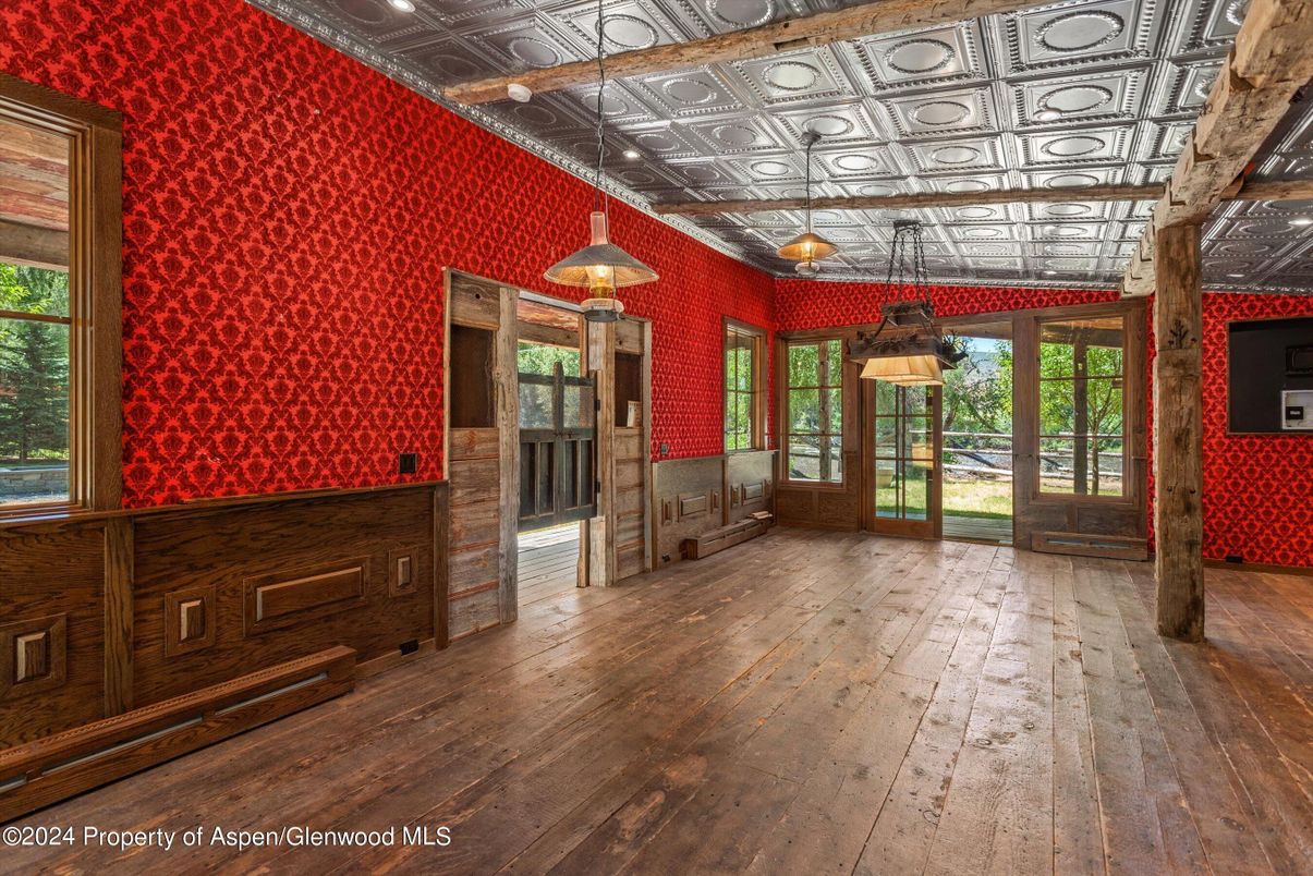 Interior, Pendant Lights, Wood Texture Flooring