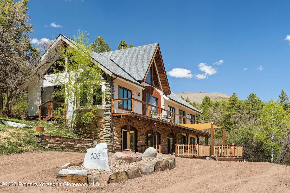 Exterior, Facade, Log Home