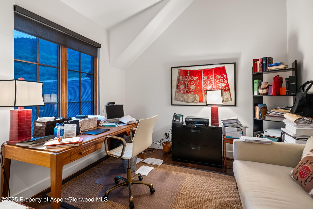 Home Office, Interior