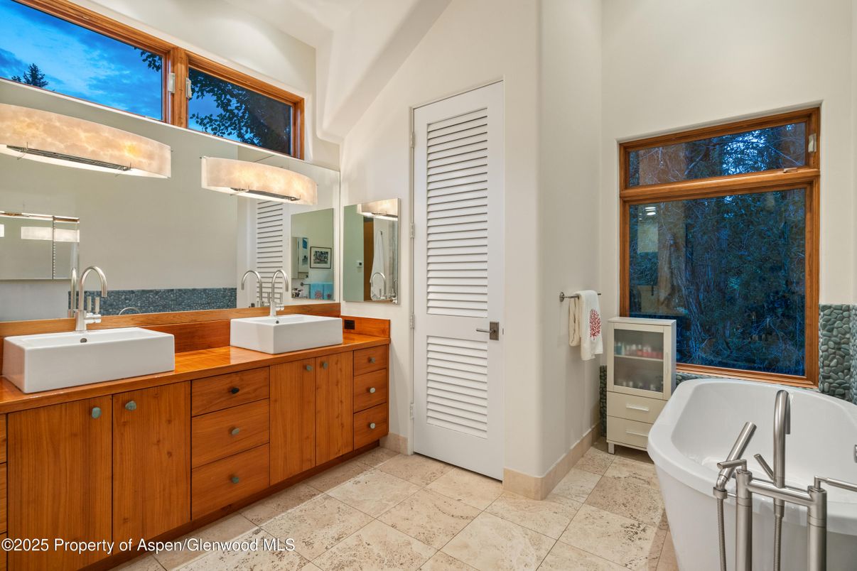 Bathroom, Dual Sink Vanities, Free Standing Baths, Interior