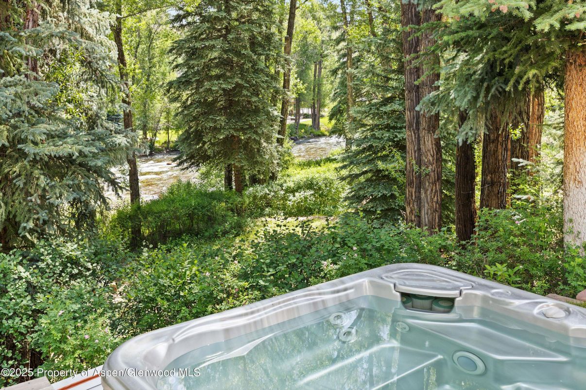 Exterior, Hot Tub
