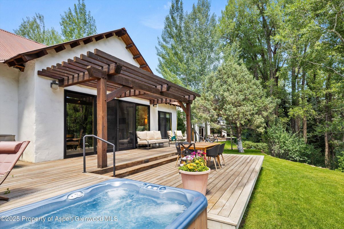 Backyard, Exterior, Hot Tub