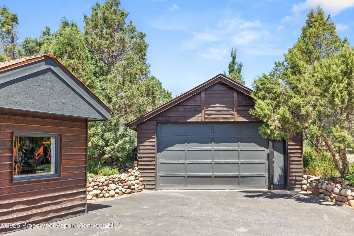 Detached Garage, Exterior