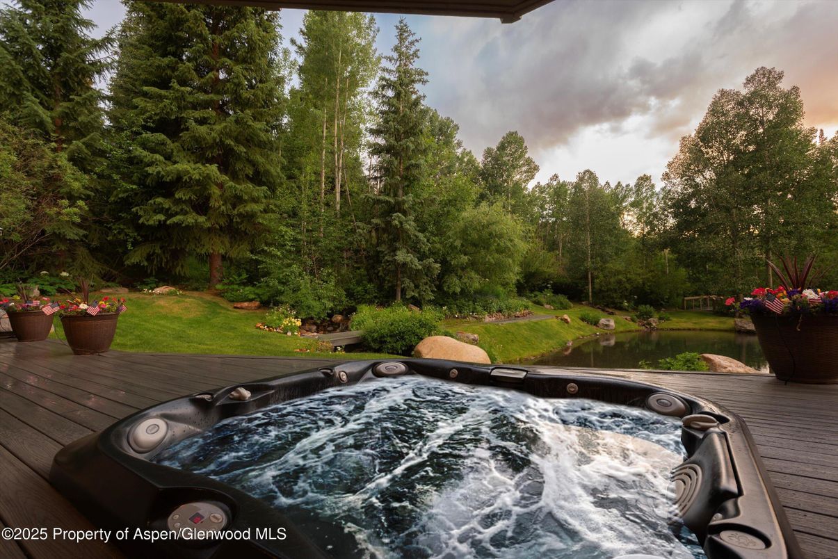 Exterior, Hot Tub
