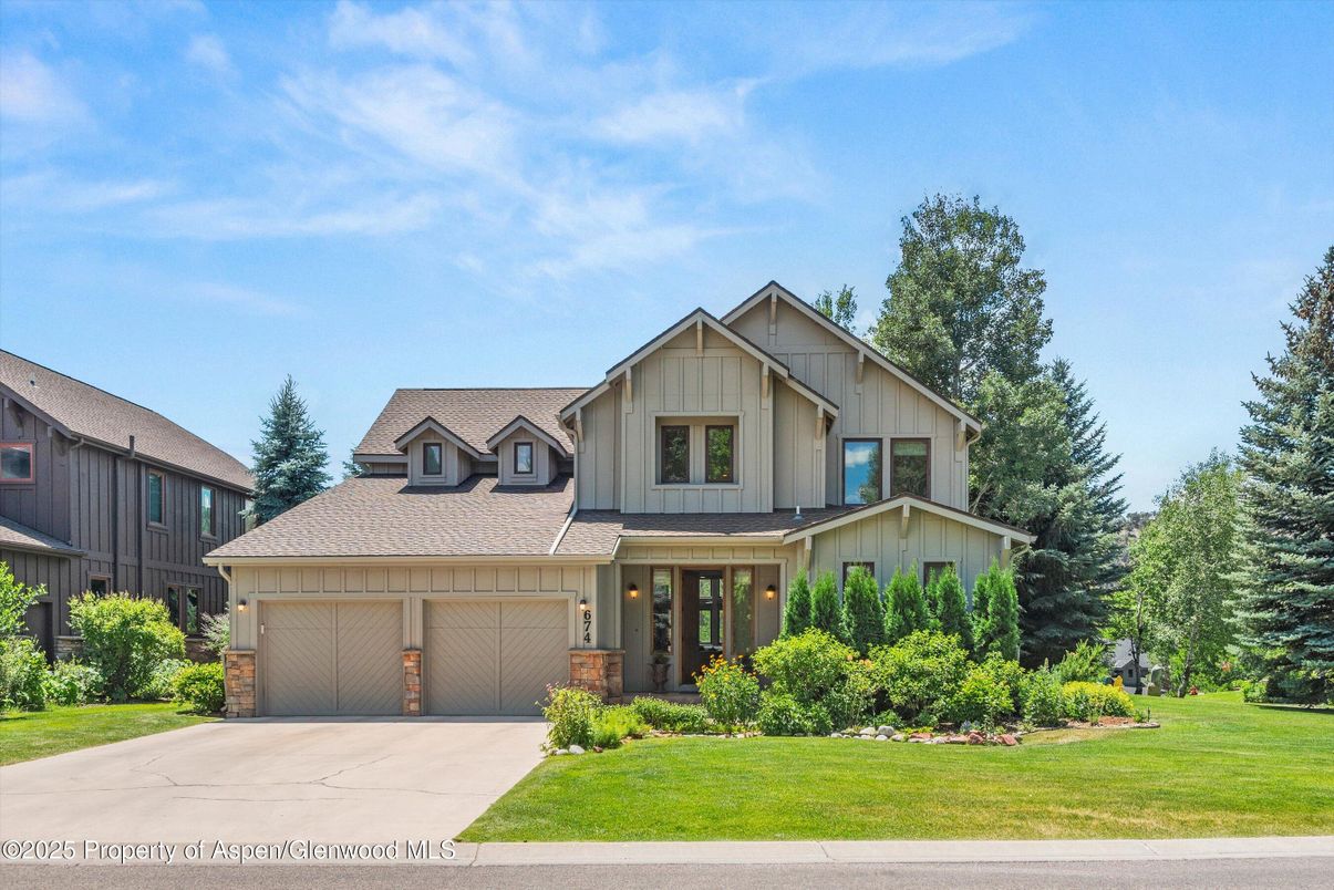 Attached, Exterior, Facade, Farmhouse