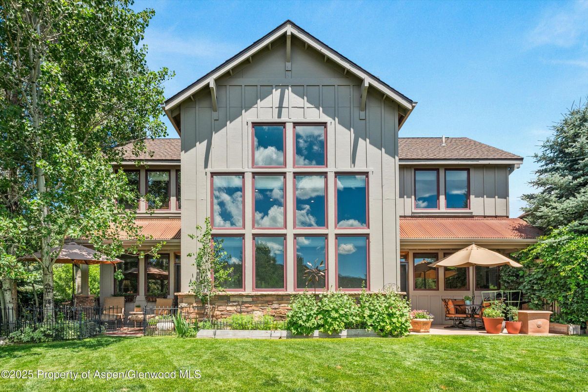 Exterior, Facade, Tudor Revival