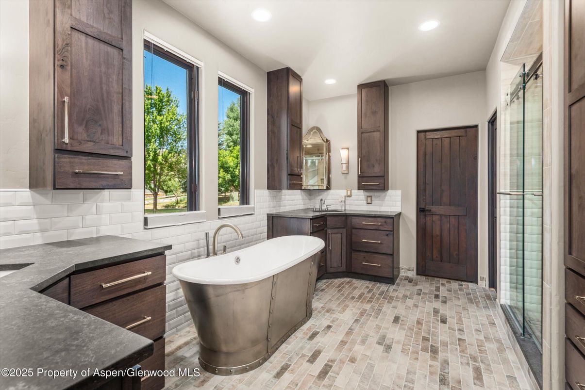 Bathroom, Dual Sink Vanities, Free Standing Baths, Interior, Recessed Lighting