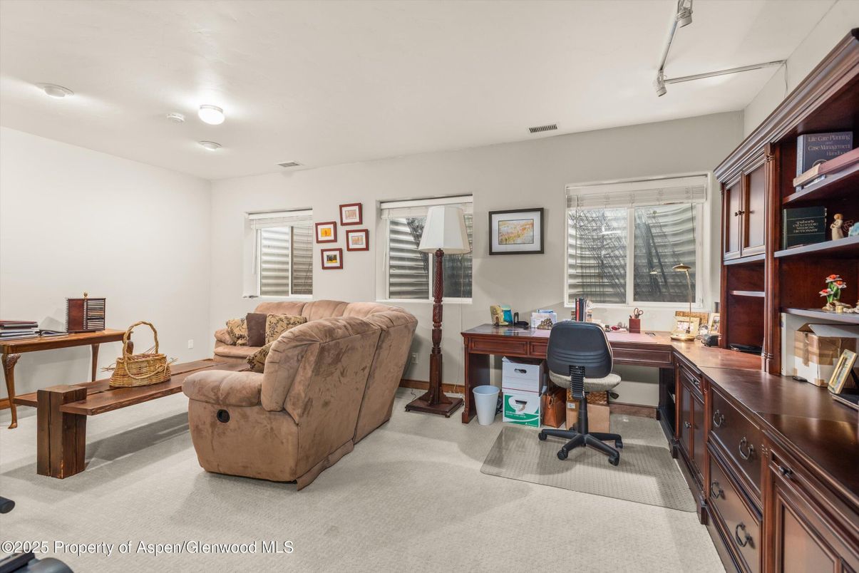Home Office, Interior