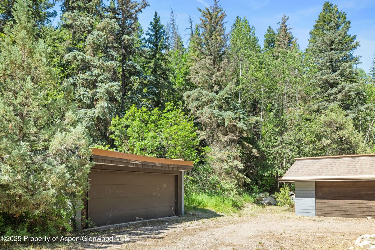 Detached Garage, Exterior
