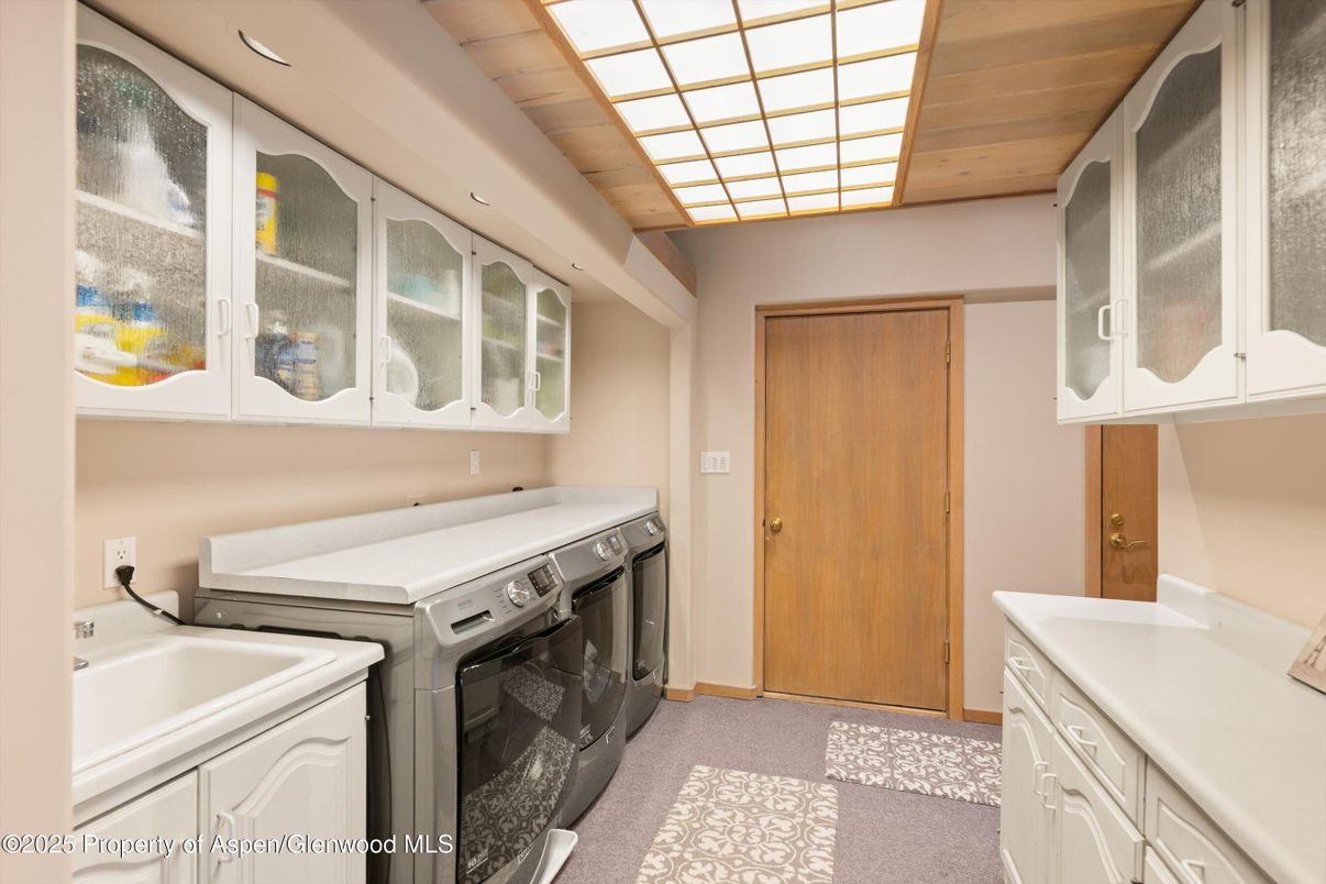 Interior, Recessed Lighting, Washer, Wooden Ceilings