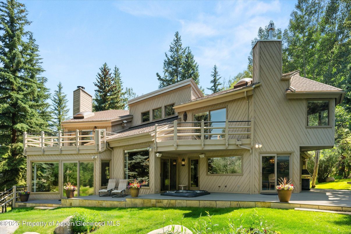 Backyard, Exterior, Facade, Modern