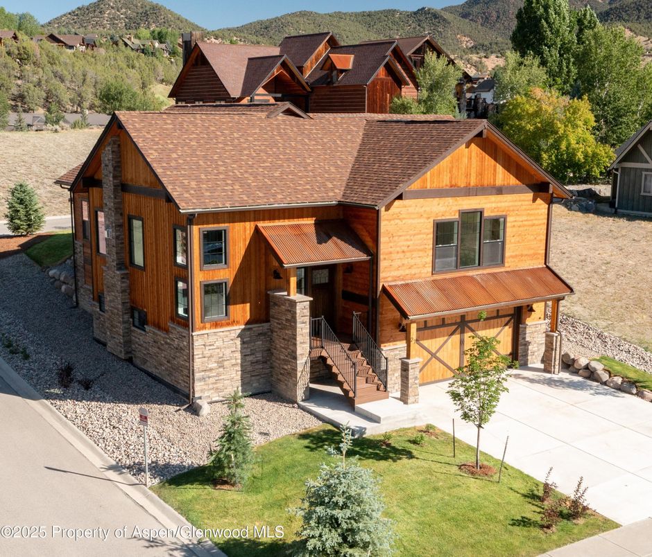 Exterior, Facade, Log Home