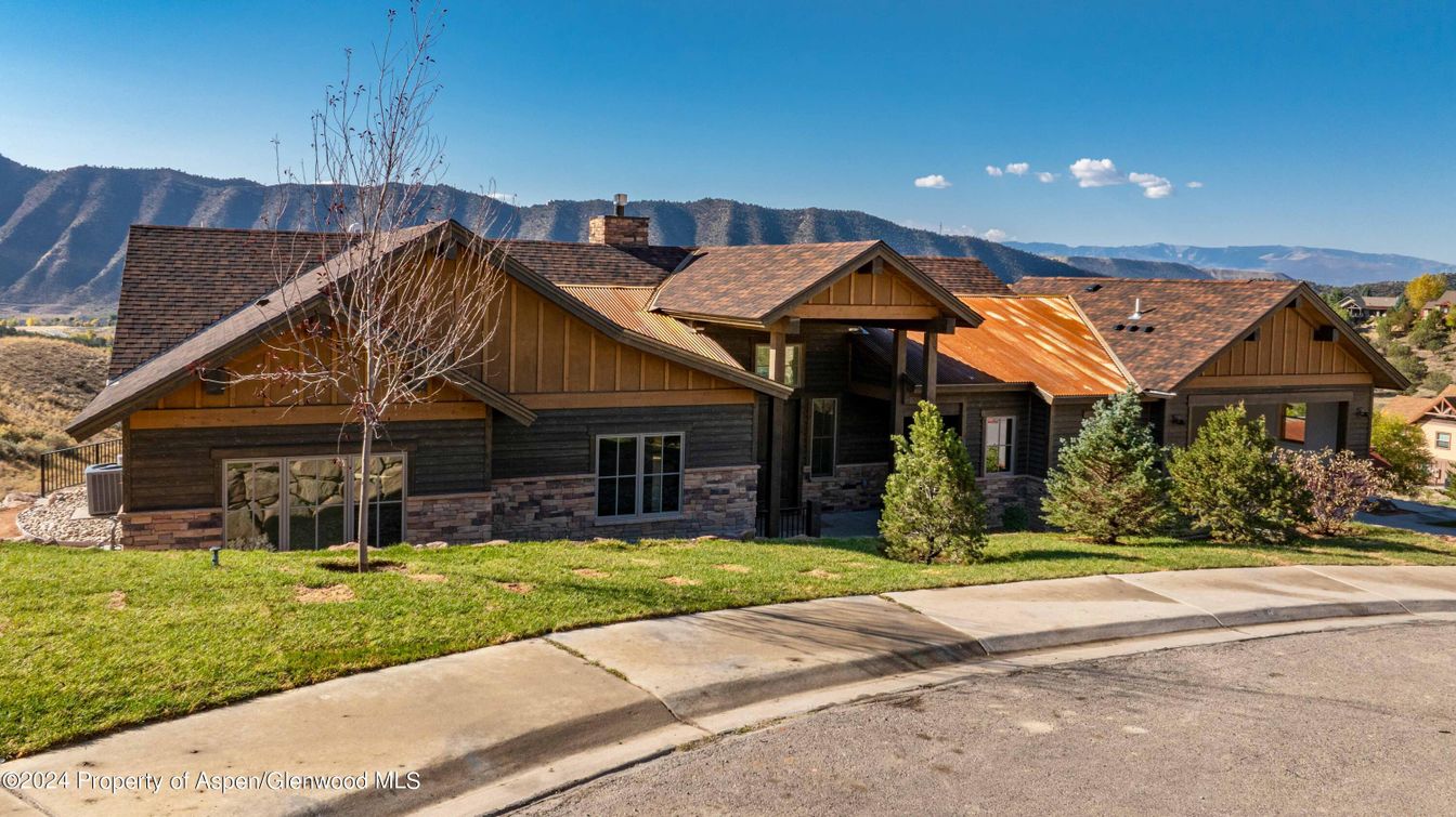 Exterior, Facade, Log Home
