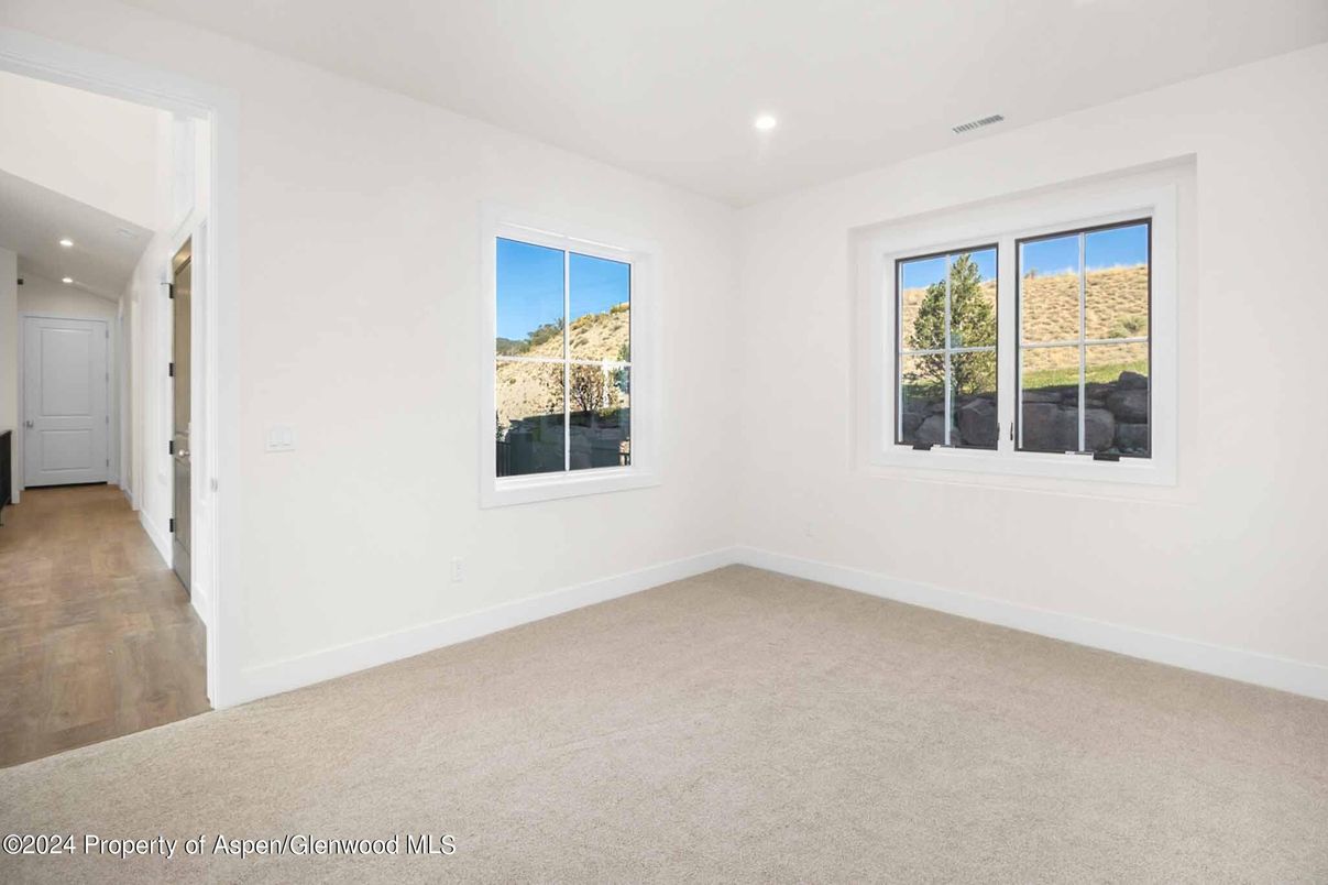 Empty room, Interior, Recessed Lighting