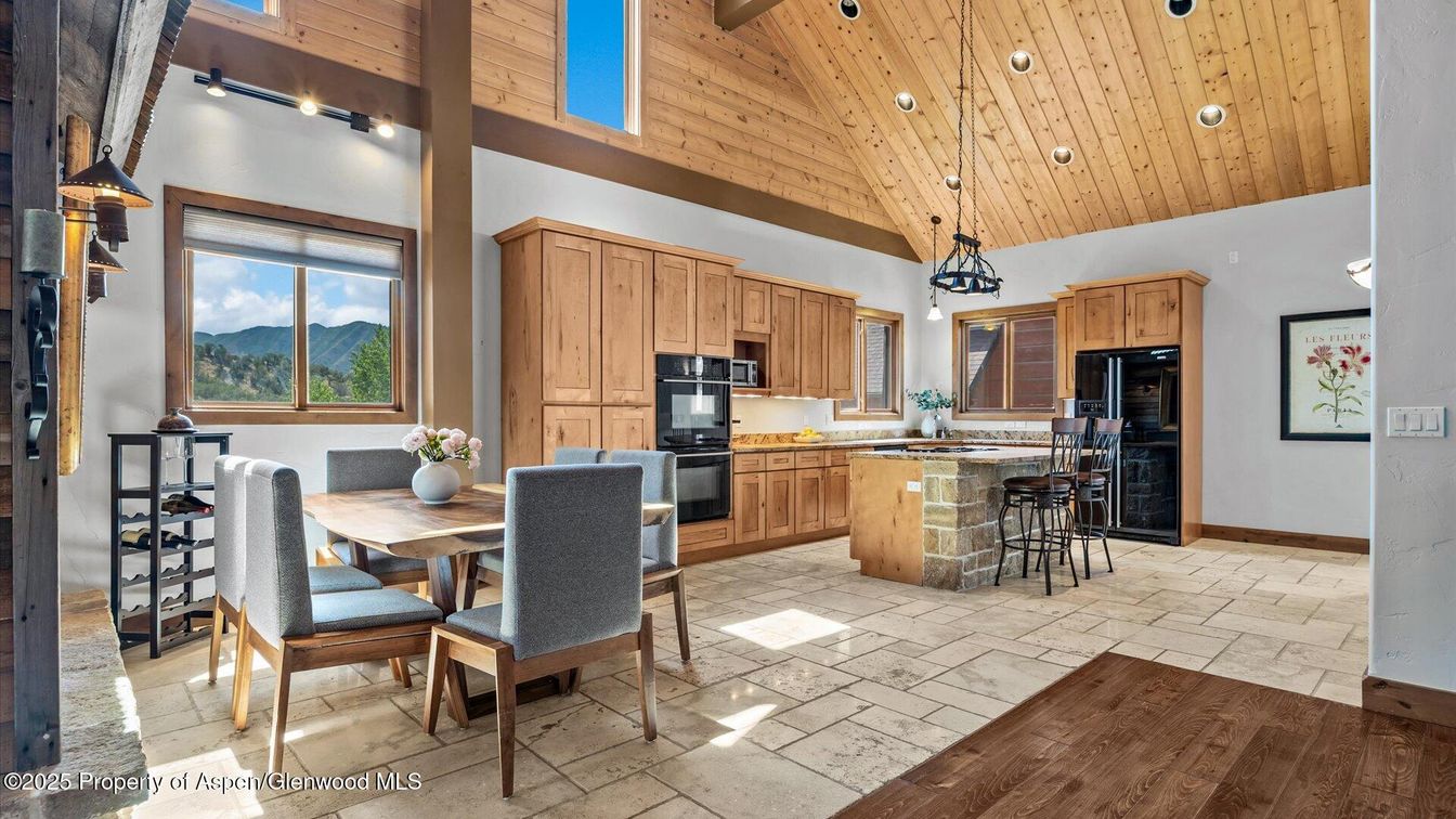 Dining room, Interior, Kitchen, Pendant Lights, Recessed Lighting, Wooden Beams, Wooden Ceilings