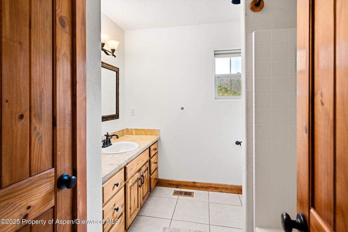 Bathroom, Interior, Tile Countertops
