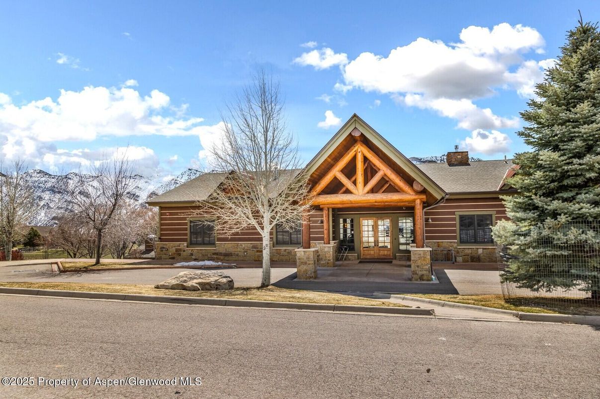 Exterior, Facade, Log Home