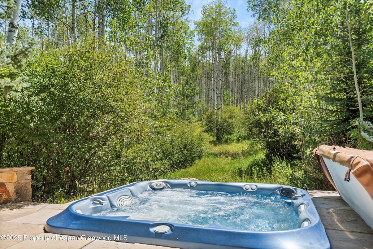 Exterior, Hot Tub
