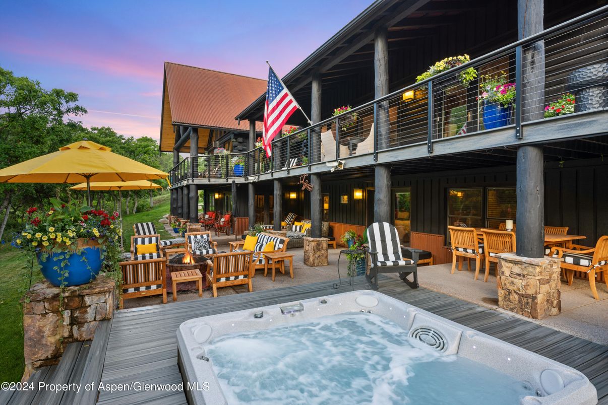 Exterior, Hot Tub