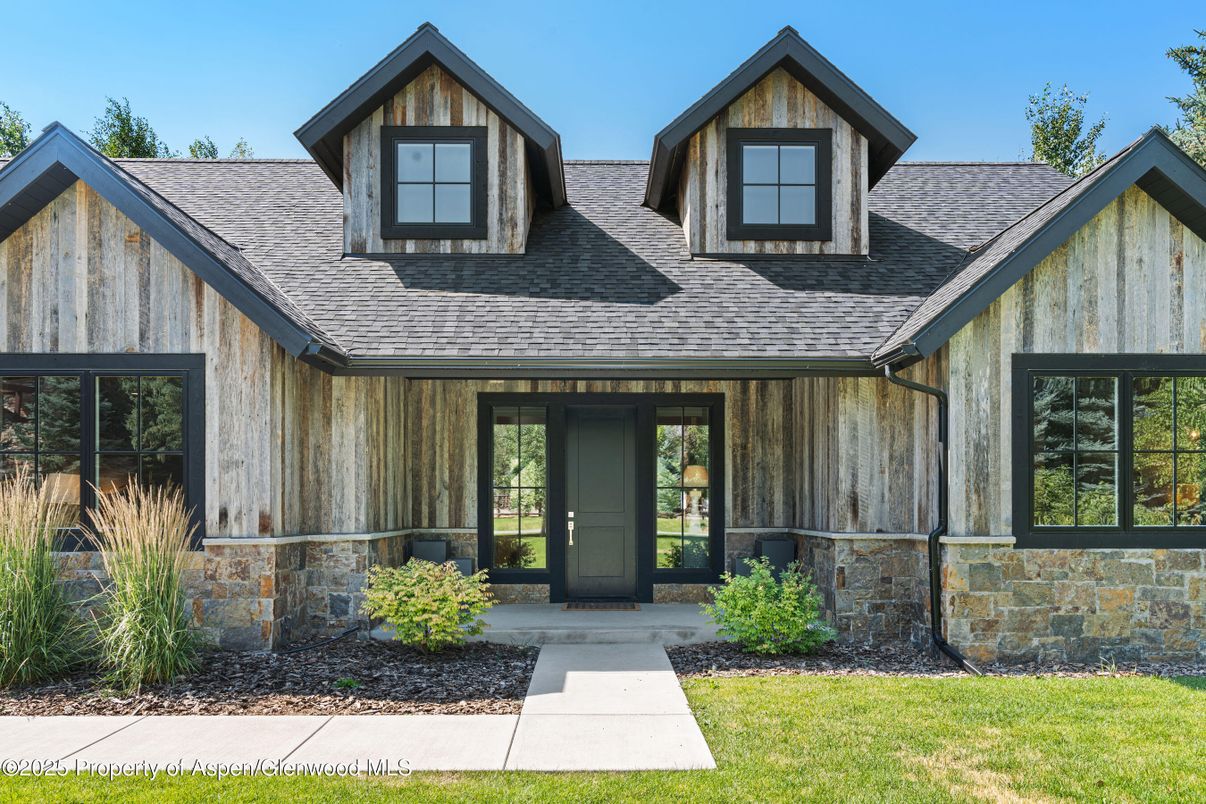 Exterior, Facade, Farmhouse