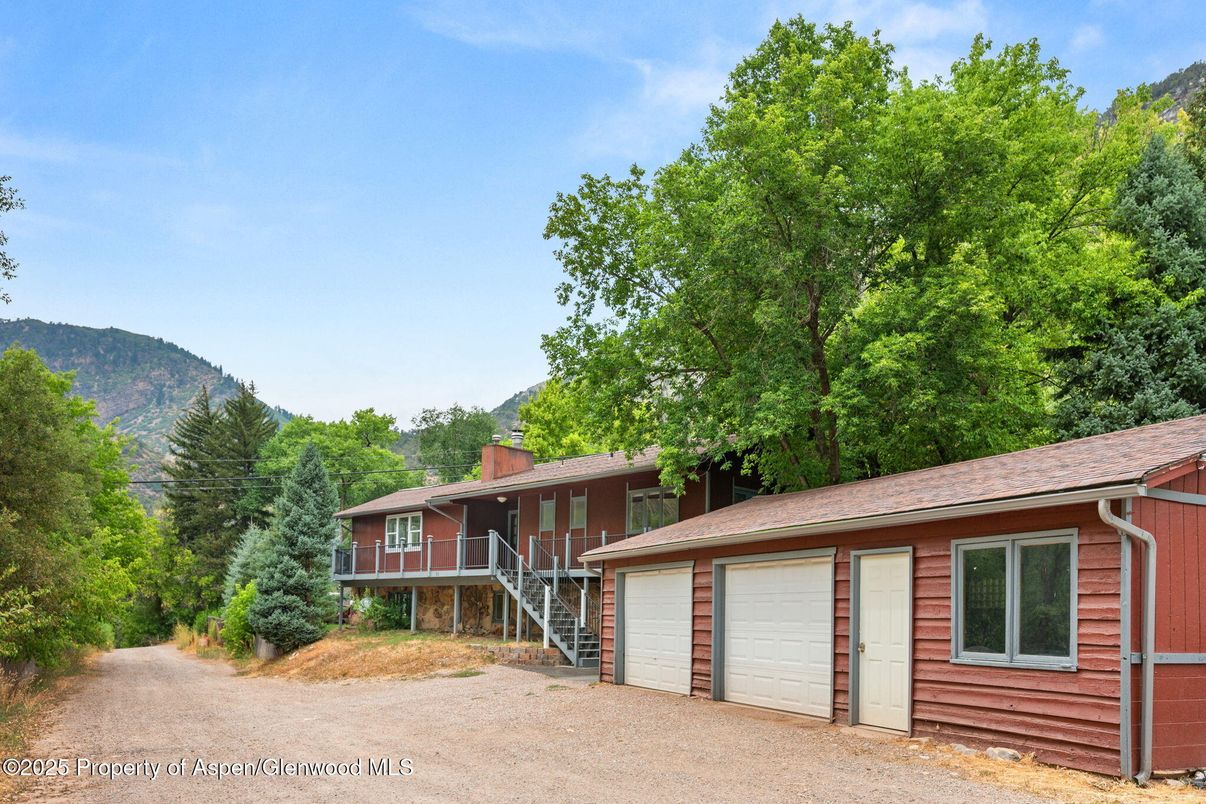 Detached Garage, Exterior