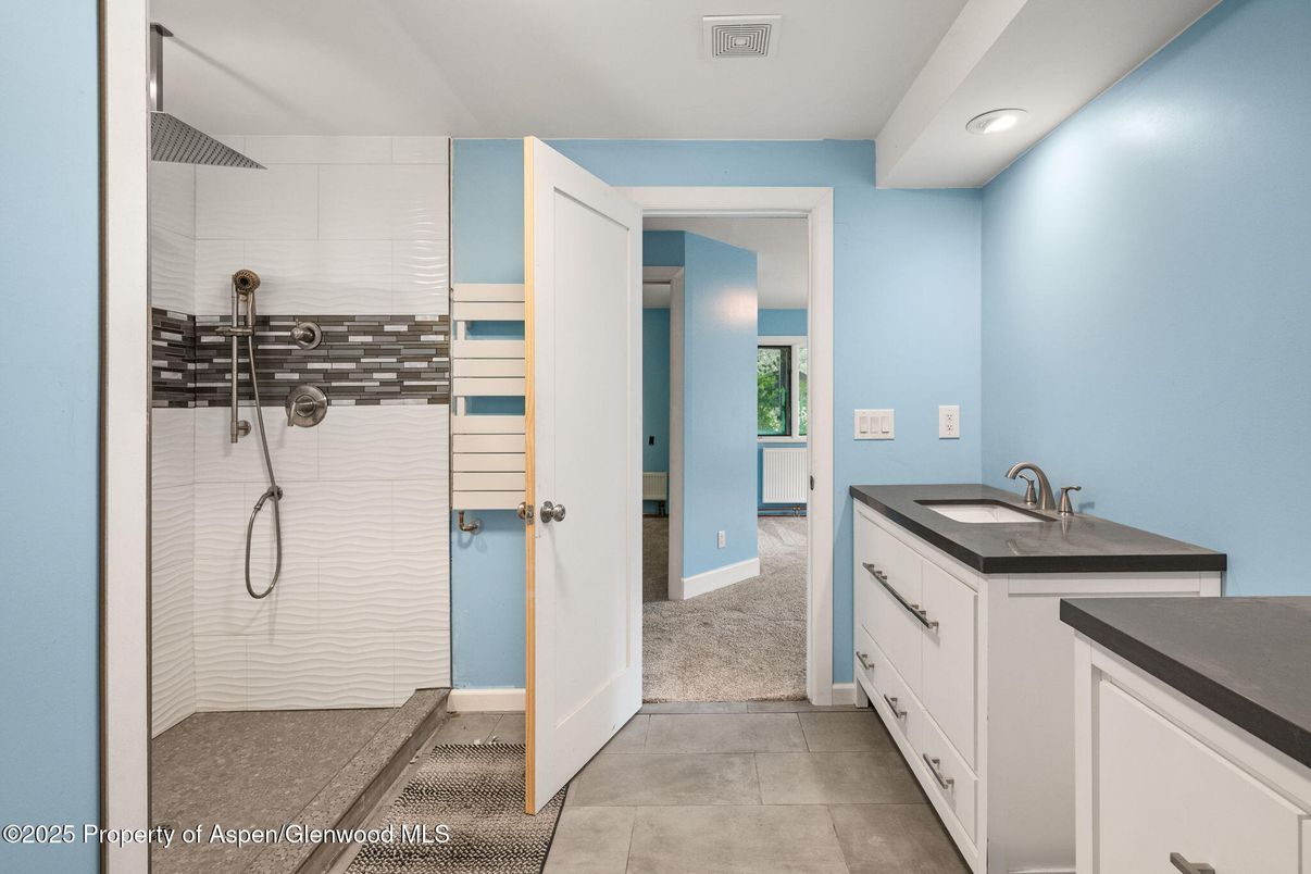 Bathroom, Dual Sink Vanities, Interior, Recessed Lighting