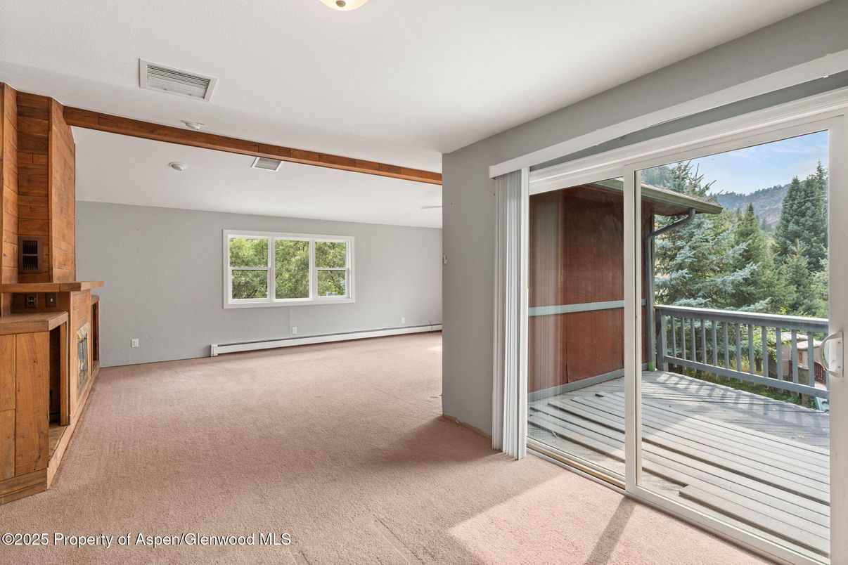 Empty room, Interior, Recessed Lighting