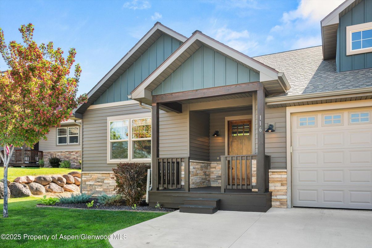 Attached, Exterior, Facade, Farmhouse