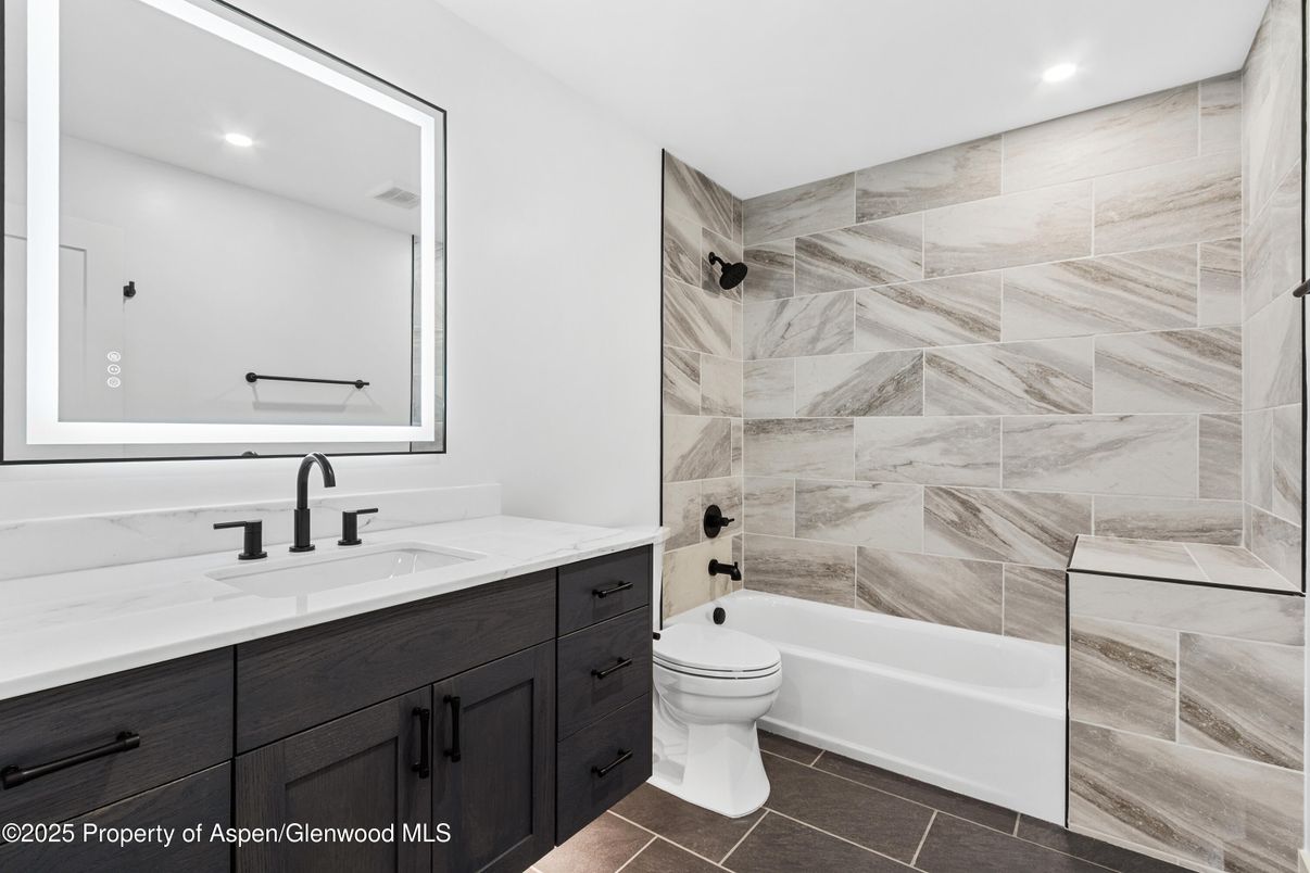 Bathroom, Interior, Recessed Lighting