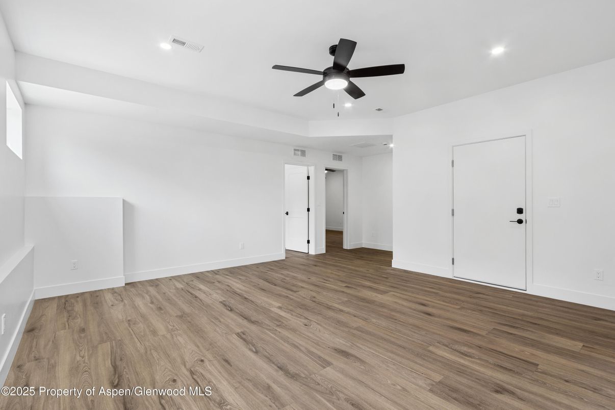 Empty room, Interior, Recessed Lighting, Wood Texture Flooring