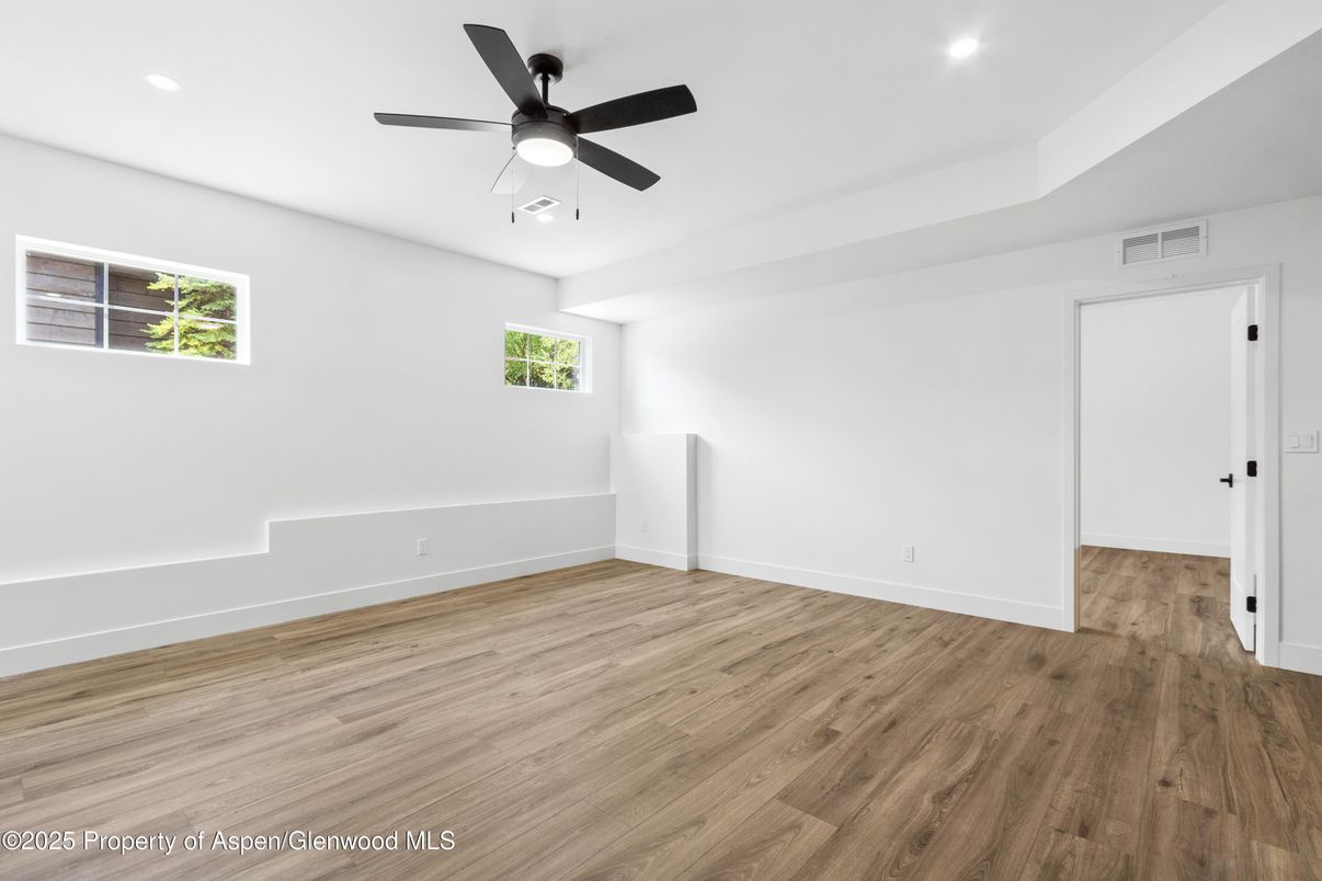 Empty room, Interior, Recessed Lighting, Wood Texture Flooring