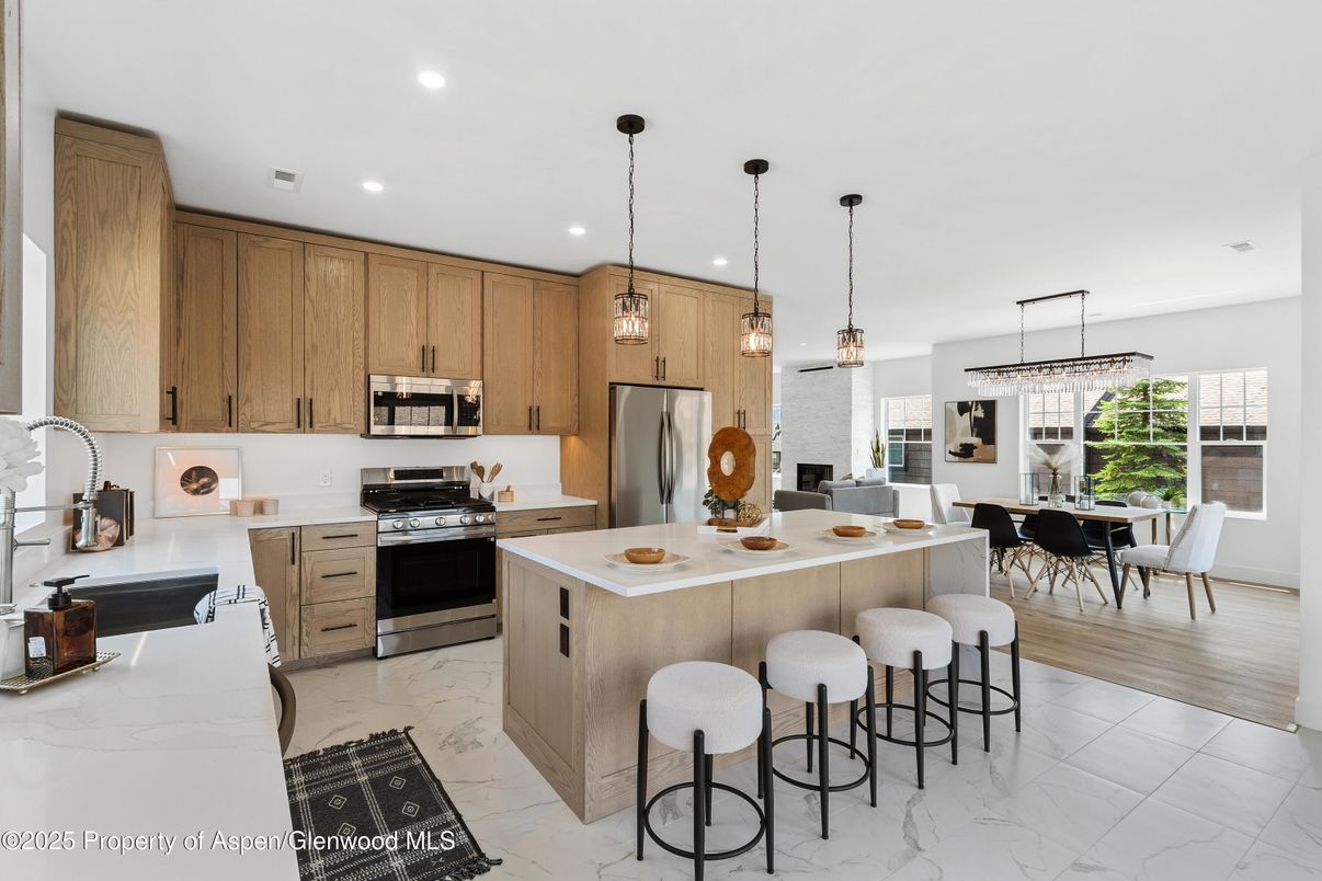 Dining room, Interior, Kitchen, Marble, Pendant Lights, Recessed Lighting, Stainless Steel Appliances