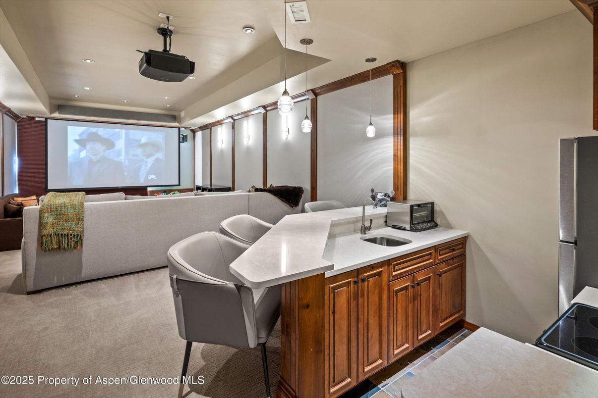 Interior, Pendant Lights, Projection Screen, Recessed Lighting, Theatre Room