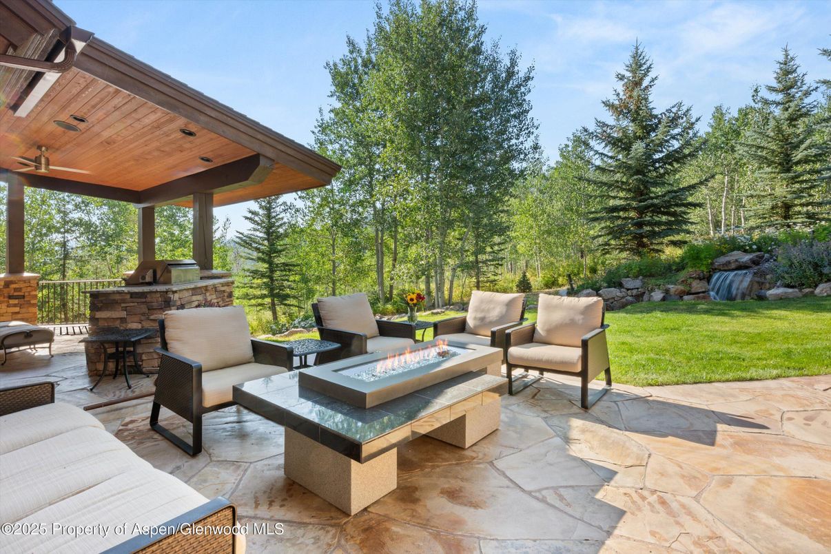 Exterior, Outdoor Kitchen