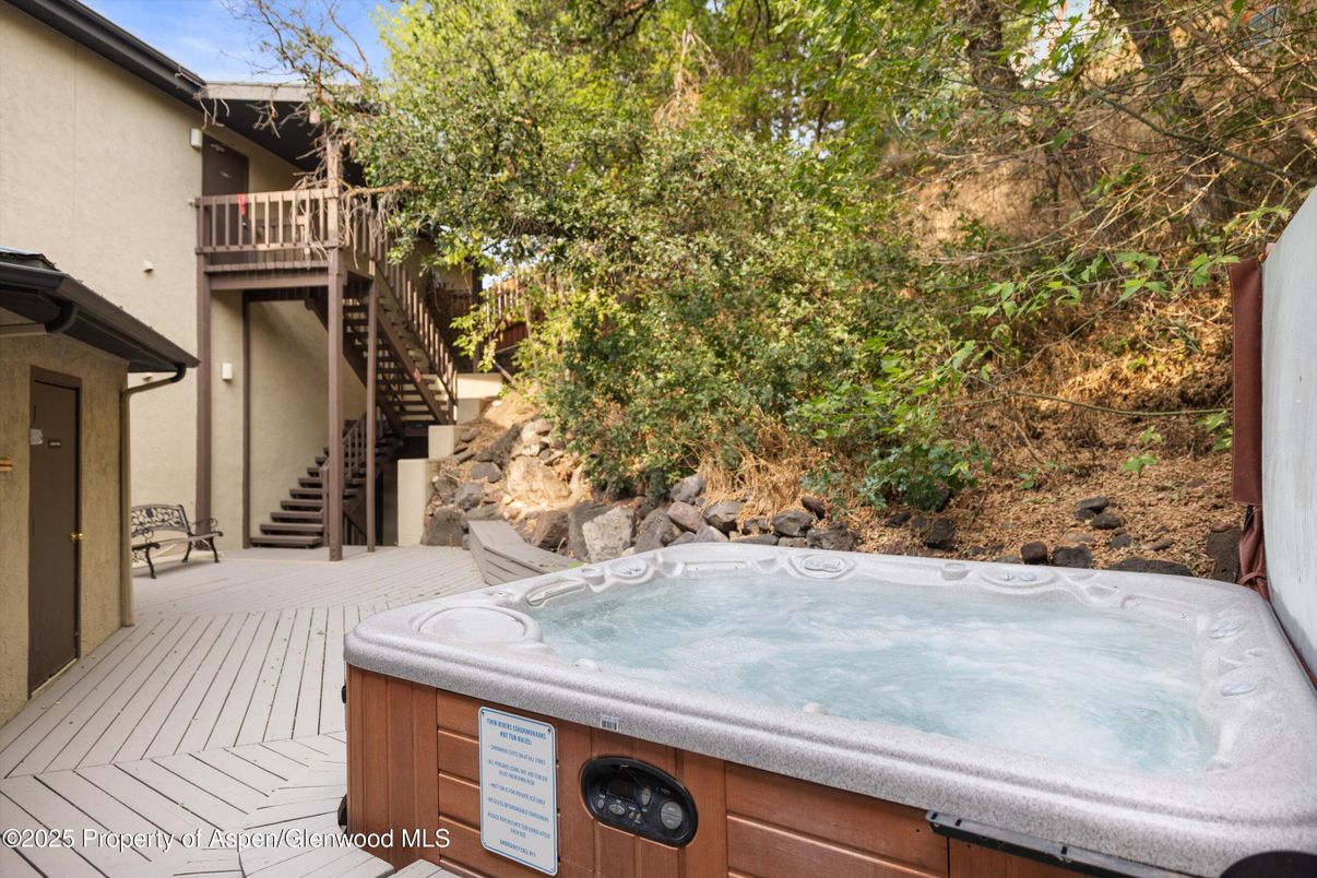 Exterior, Hot Tub