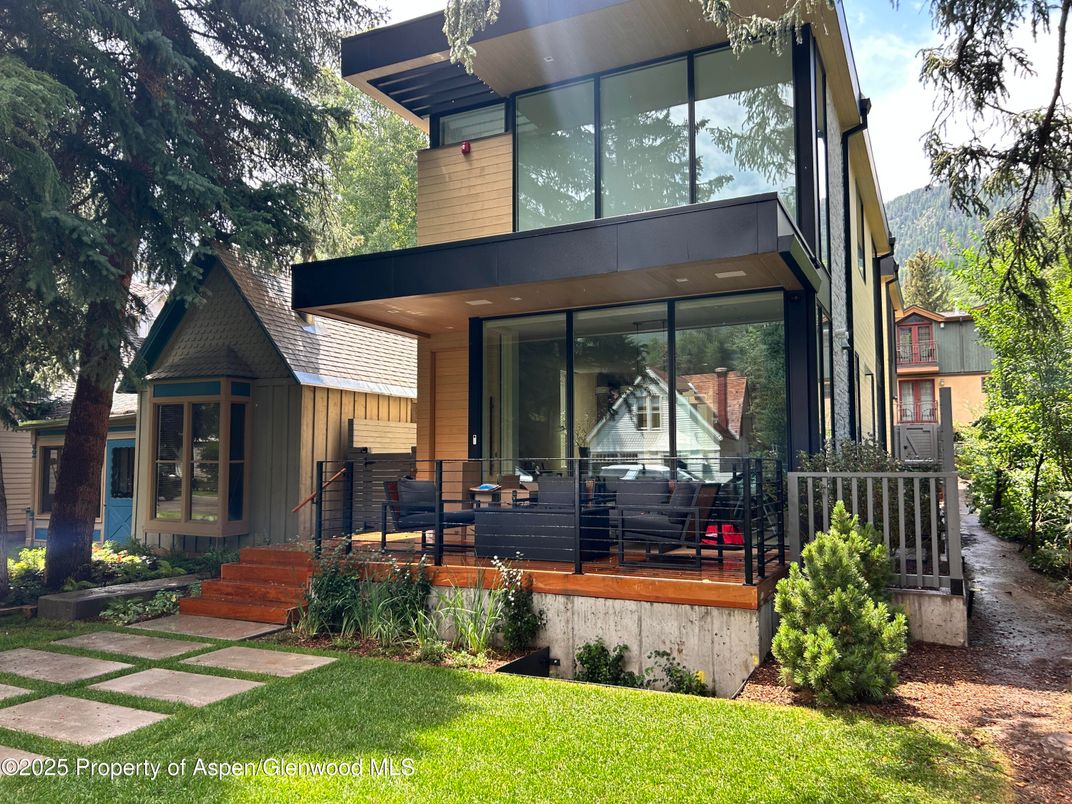 Backyard, Exterior, Facade, Modern