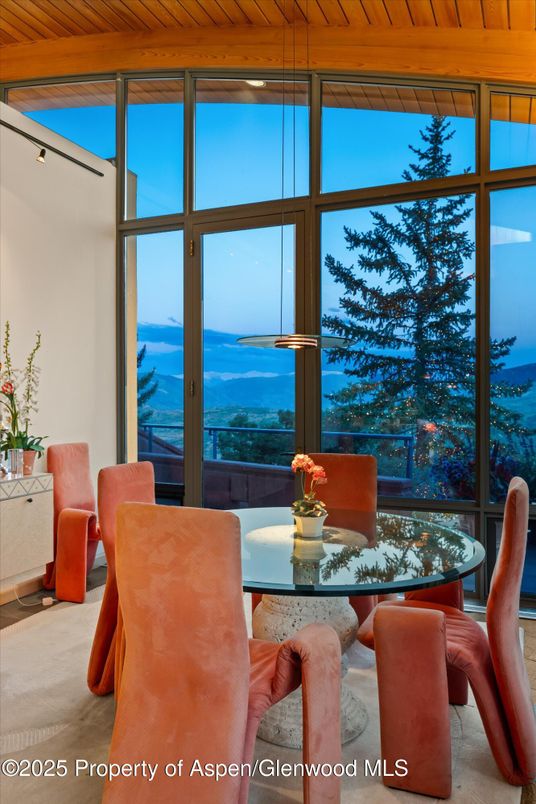 Dining room, Interior, Water
