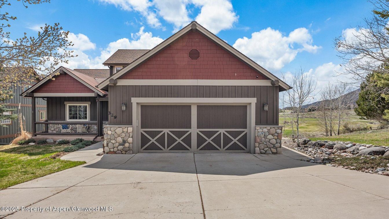 Attached, Exterior, Facade, American Craftsman