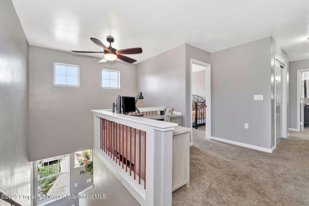 Home Office, Interior