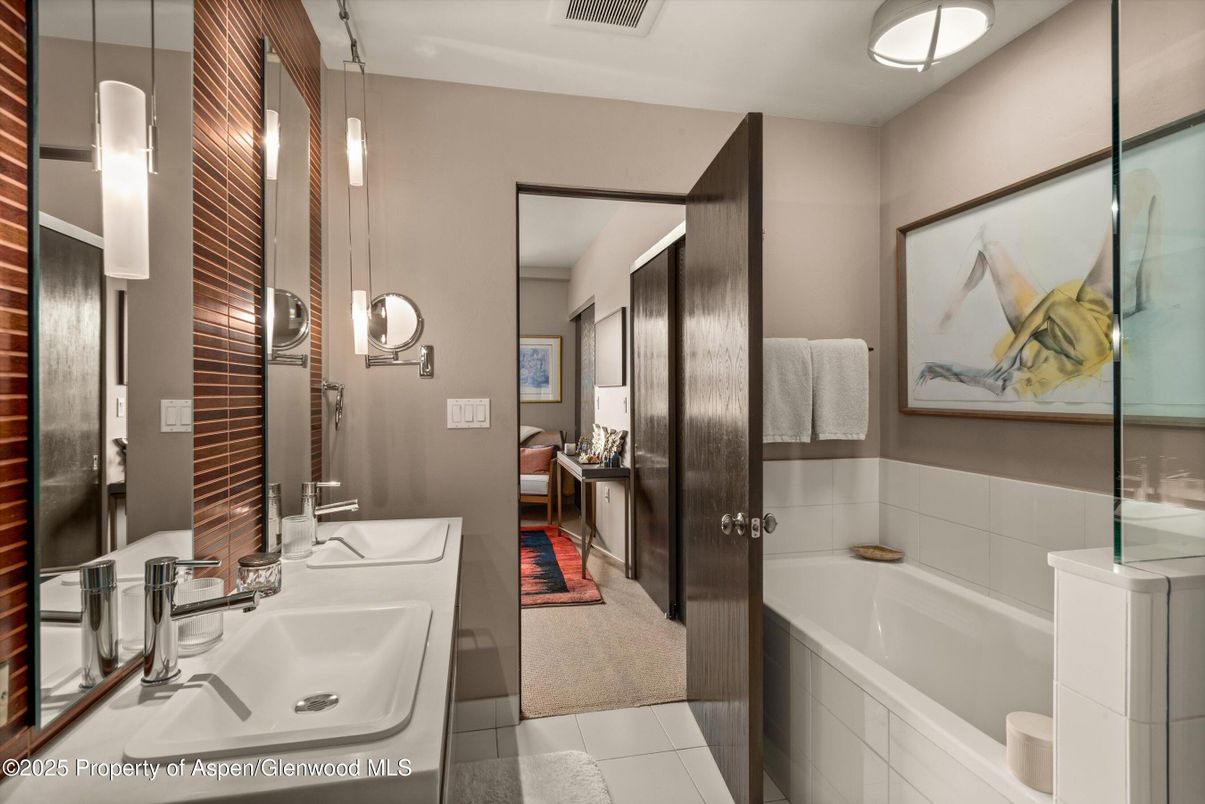 Bathroom, Interior, Pendant Lights