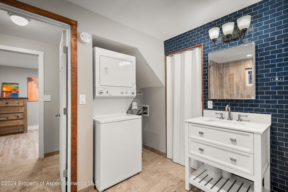 Bathroom, Interior, Utility Closets, Washer