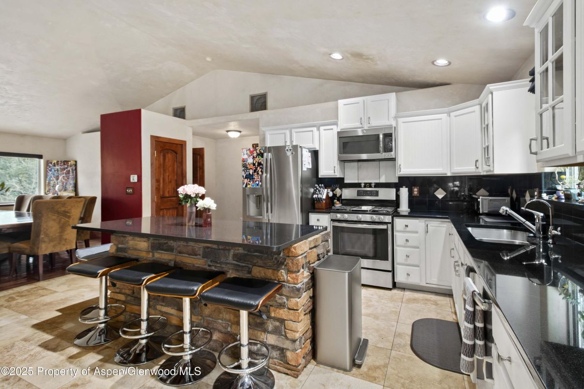 Dining room, Interior, Kitchen, Recessed Lighting, Stainless Steel Appliances