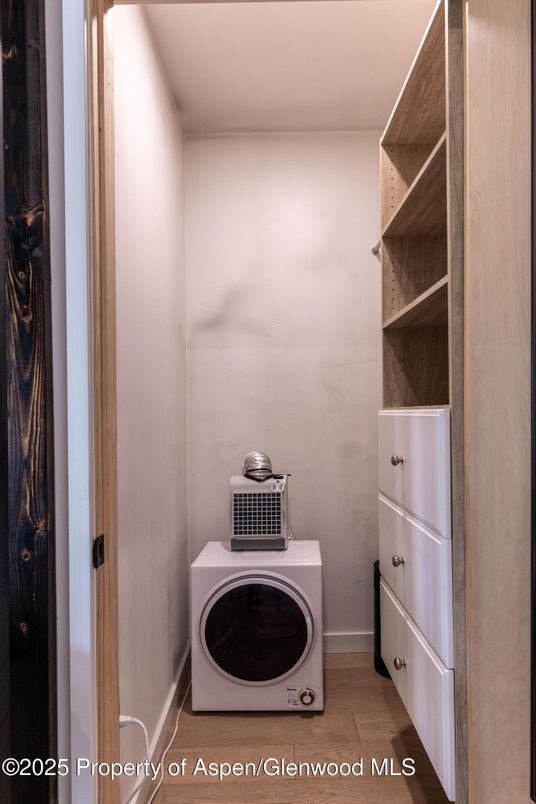 Interior, Washer, Wood Texture Flooring