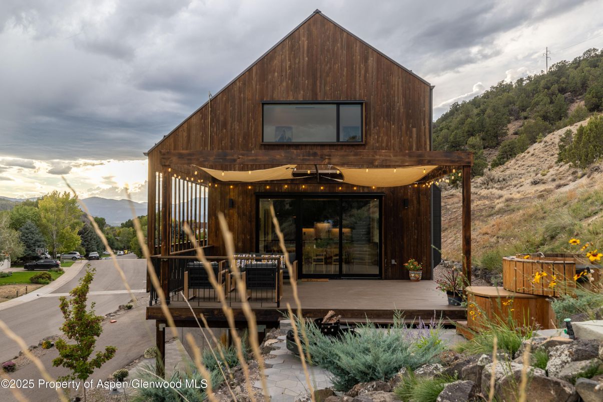 Backyard, Exterior, Facade, Log Home