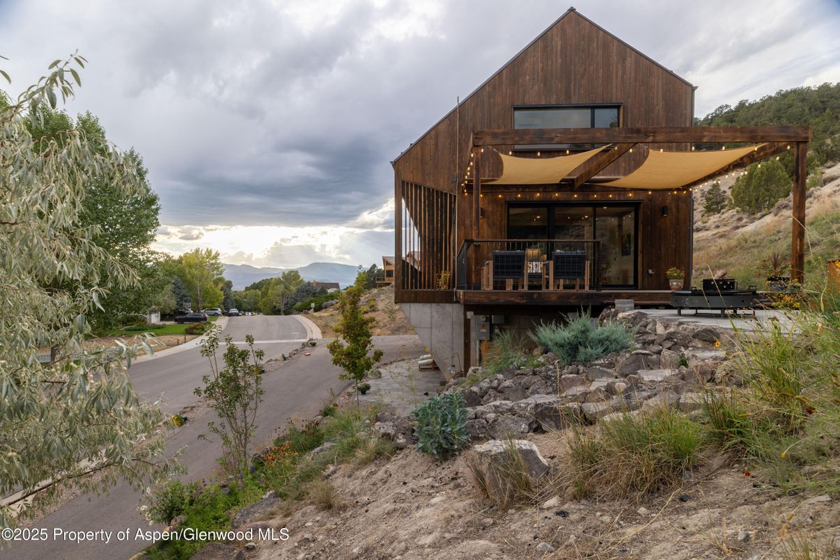 Backyard, Exterior, Facade, Modern